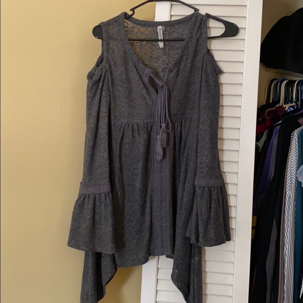 Cold shoulder top